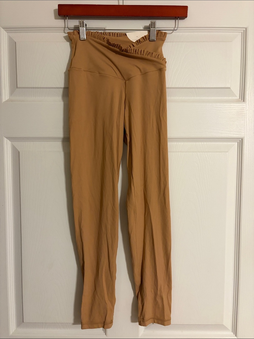 OFFLINE By Aerie Real Me XTRA Crossover Ruffle 7/8 Leggings Tan Size M